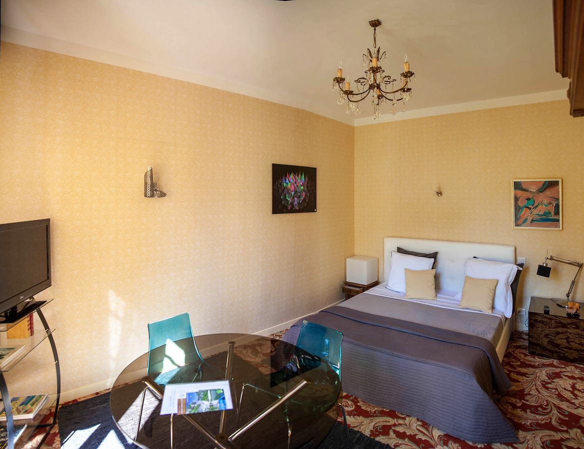 Ermitage De Peyreleau Bed & Breakfast ภายนอก รูปภาพ