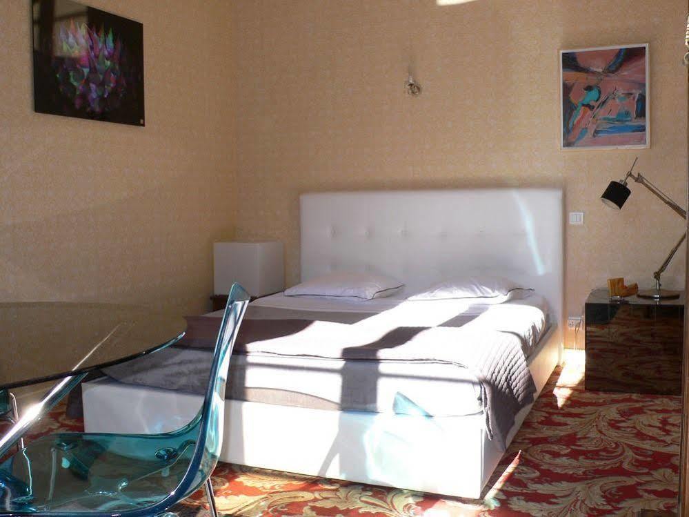 Ermitage De Peyreleau Bed & Breakfast ภายนอก รูปภาพ